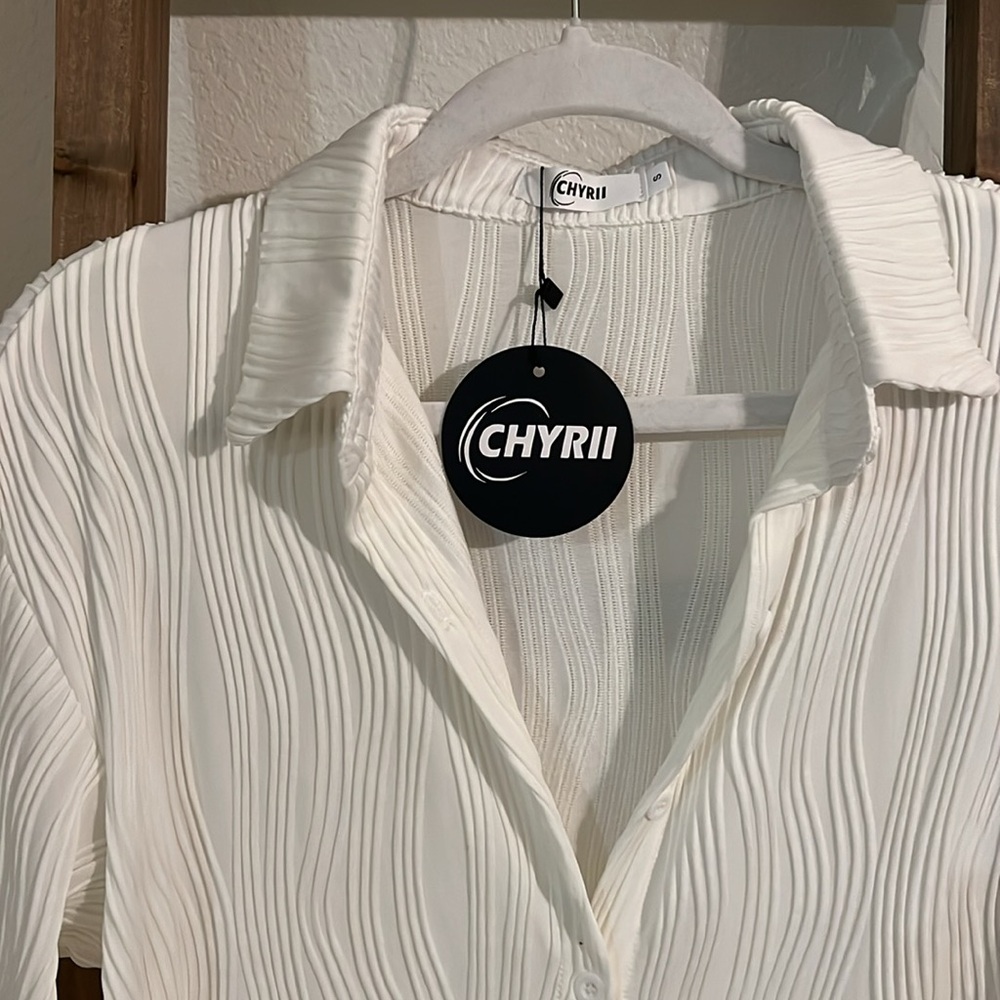 White button down top - Picture 2 of 3